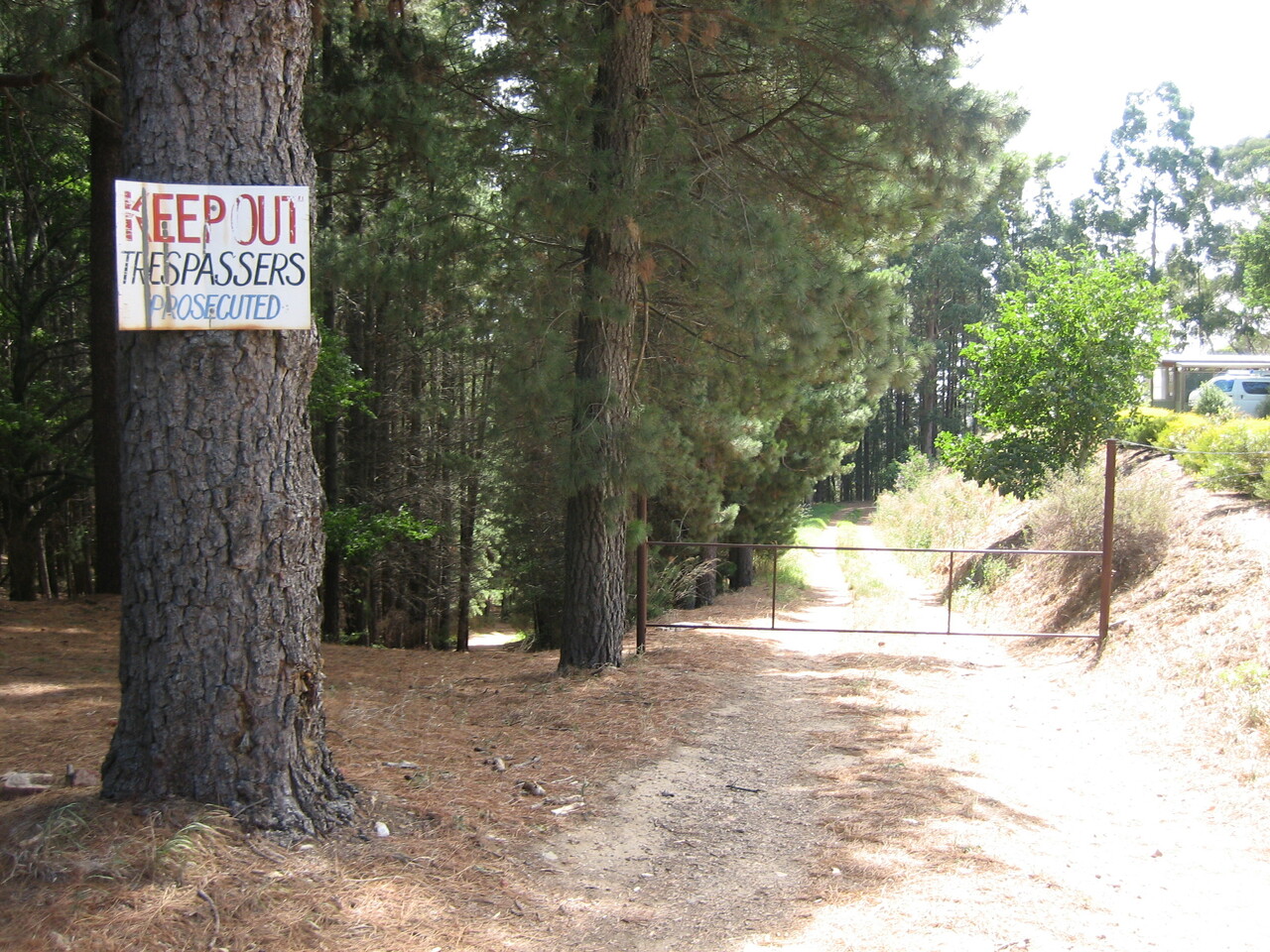 keep out sign